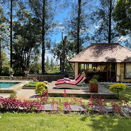 Balinese Villa In Berastagi Eksteriør billede