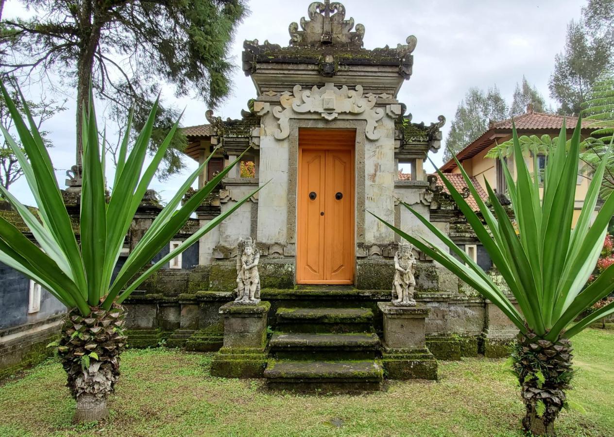 Balinese Villa In Berastagi Eksteriør billede
