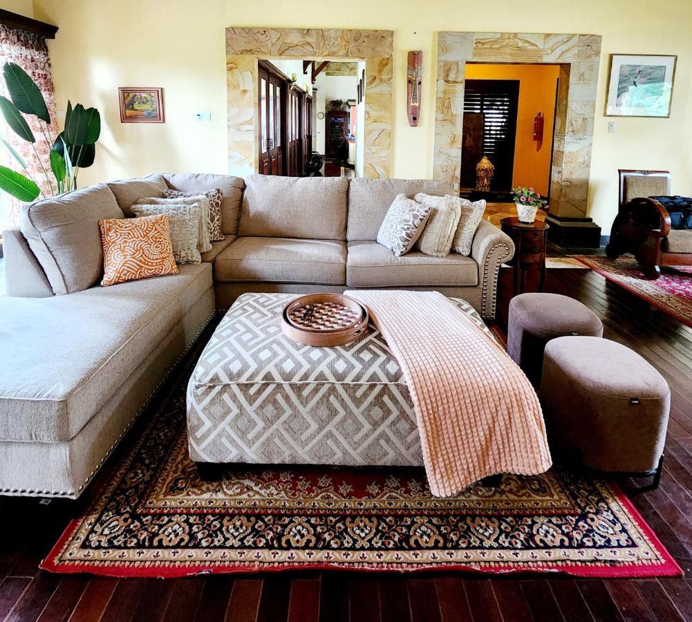 Balinese Villa In Berastagi Eksteriør billede