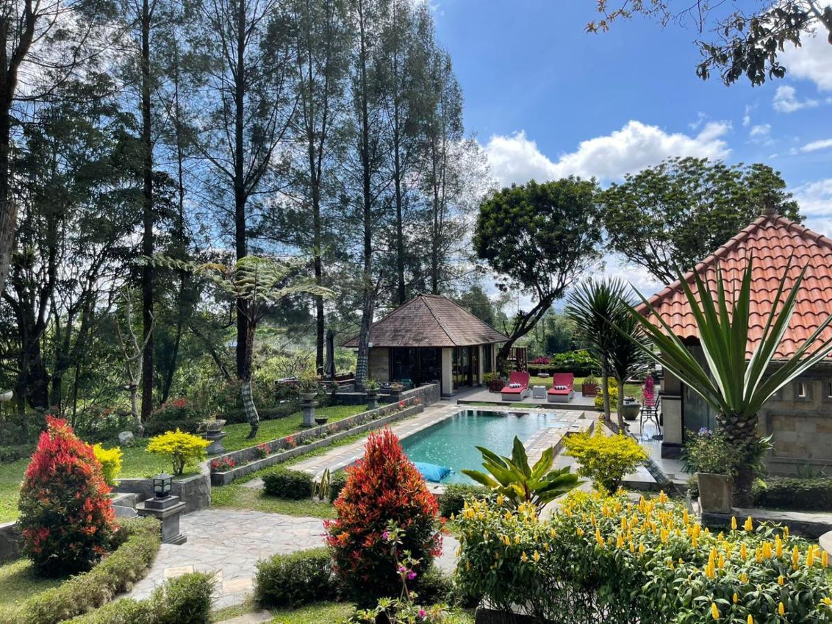Balinese Villa In Berastagi Eksteriør billede