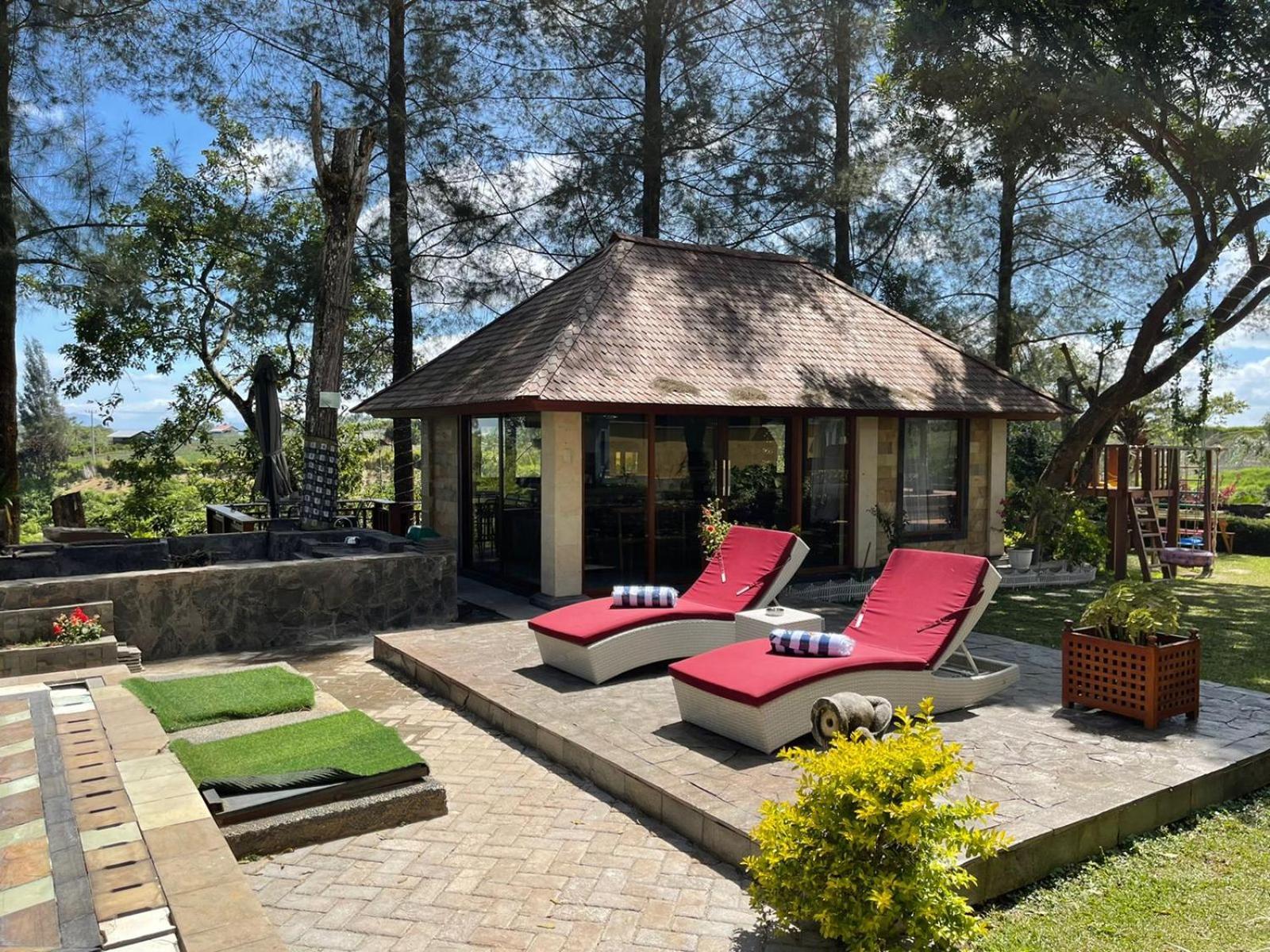 Balinese Villa In Berastagi Eksteriør billede