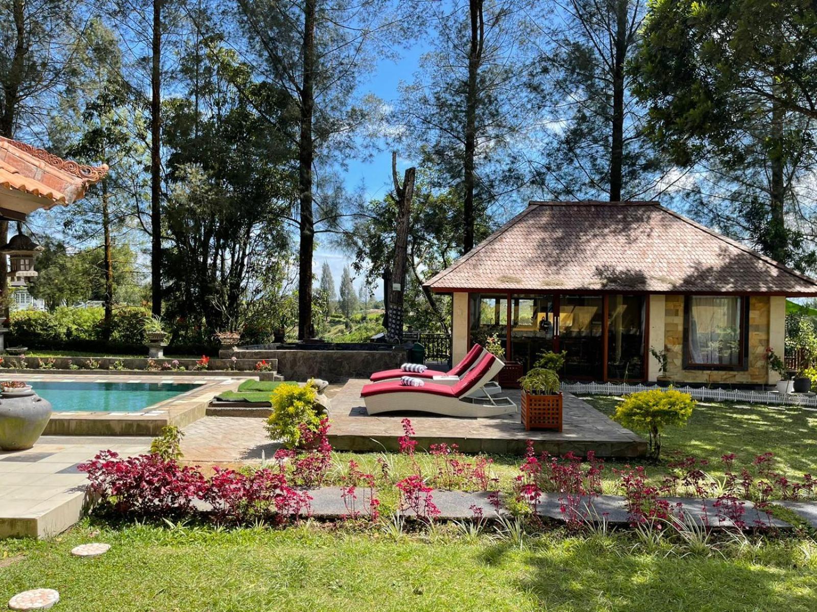 Balinese Villa In Berastagi Eksteriør billede