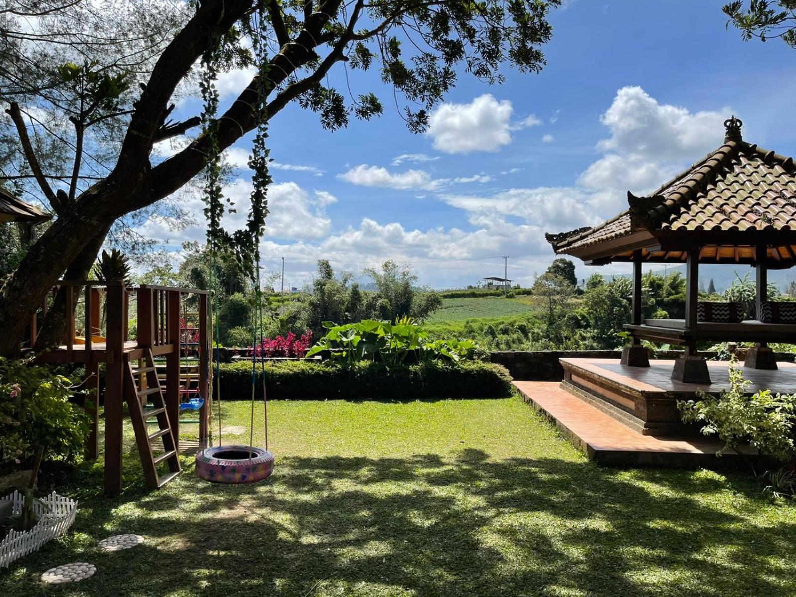 Balinese Villa In Berastagi Eksteriør billede