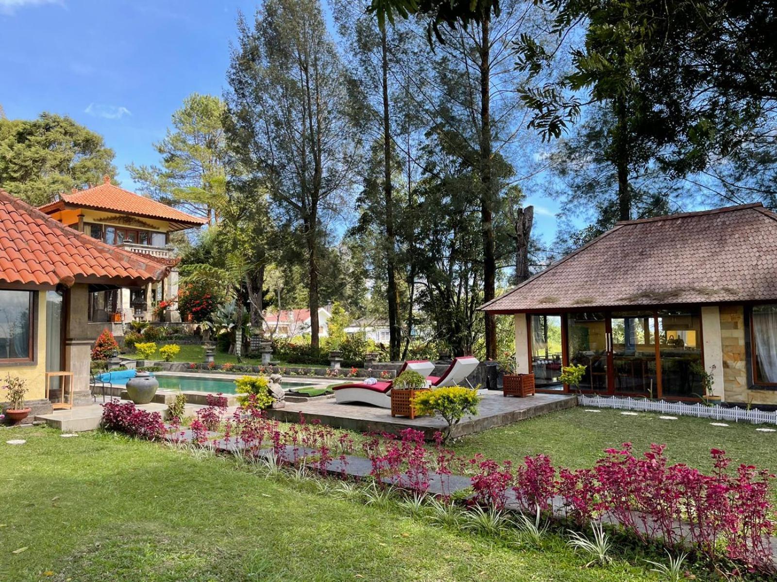 Balinese Villa In Berastagi Eksteriør billede